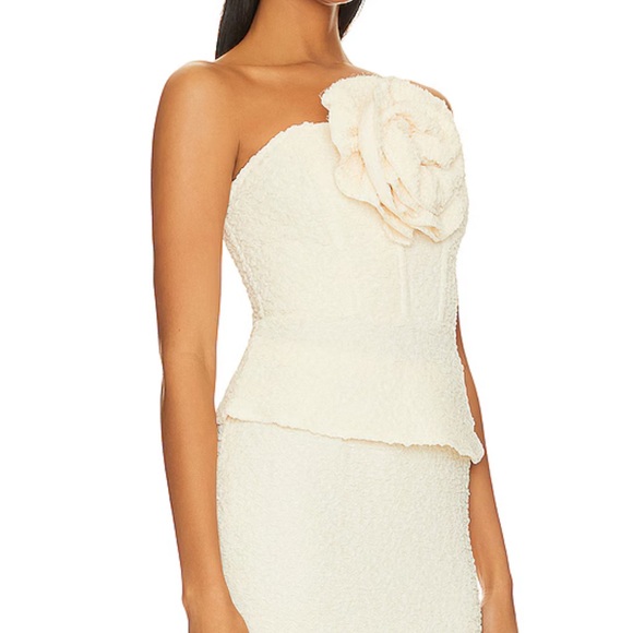 Revolve Romola Strapless Top in Cannoli Cream LPA - Picture 2 of 7